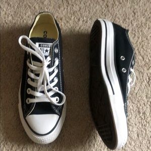 CONVERSE  black low top Chuck Taylor